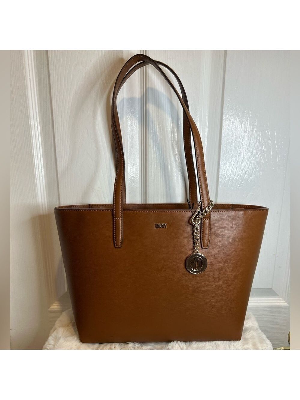 DKNY BRYANT MEDIUM TOTE - Picture 1 of 15